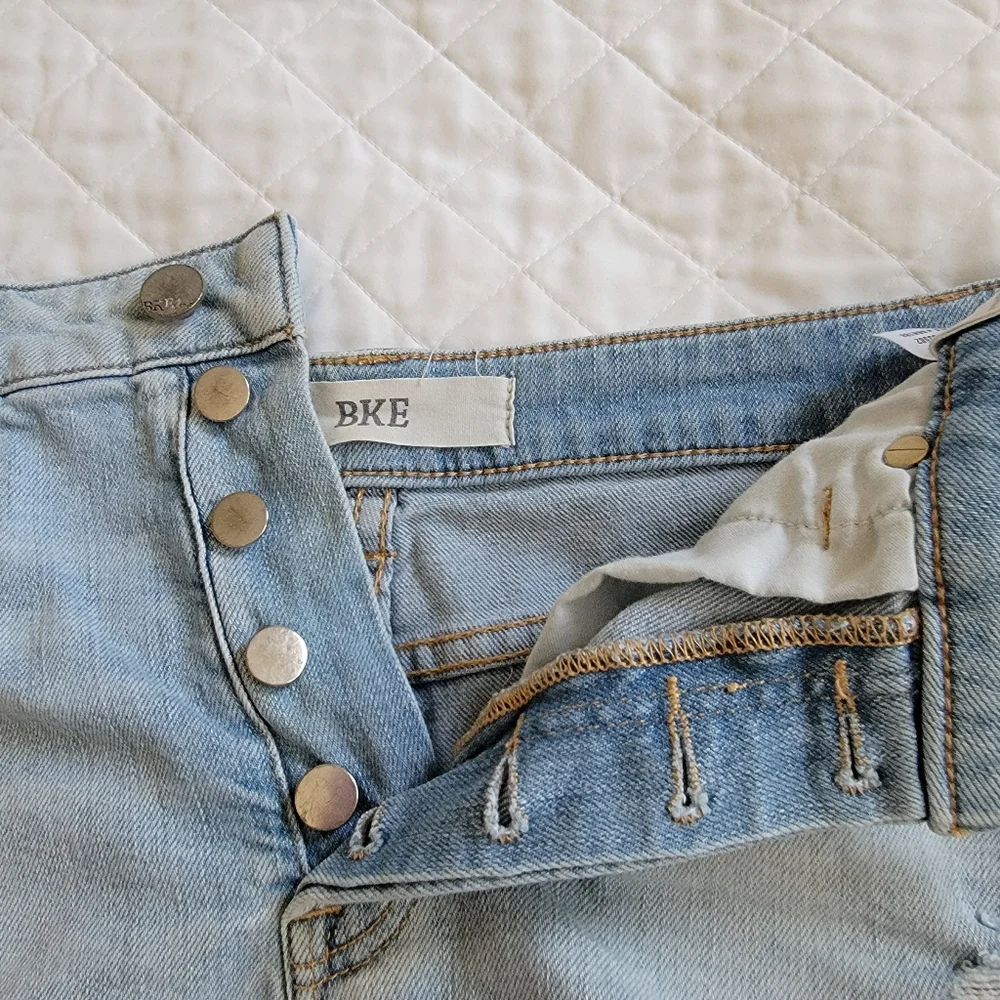 BKE denim distressed Stella high rise shorts. Sz 26 - Picture 5 of 6